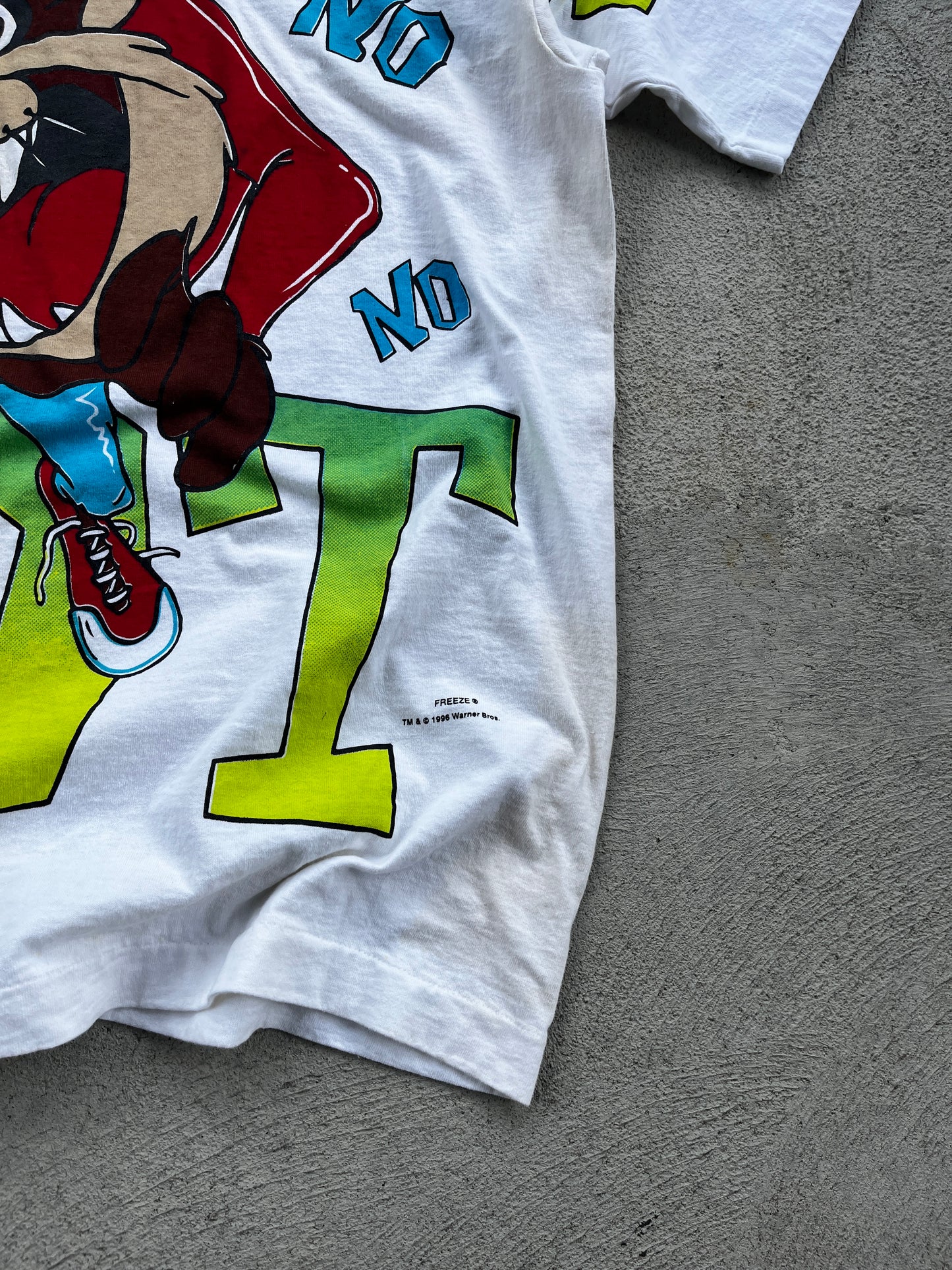 t-shirt absolutly not taz -L