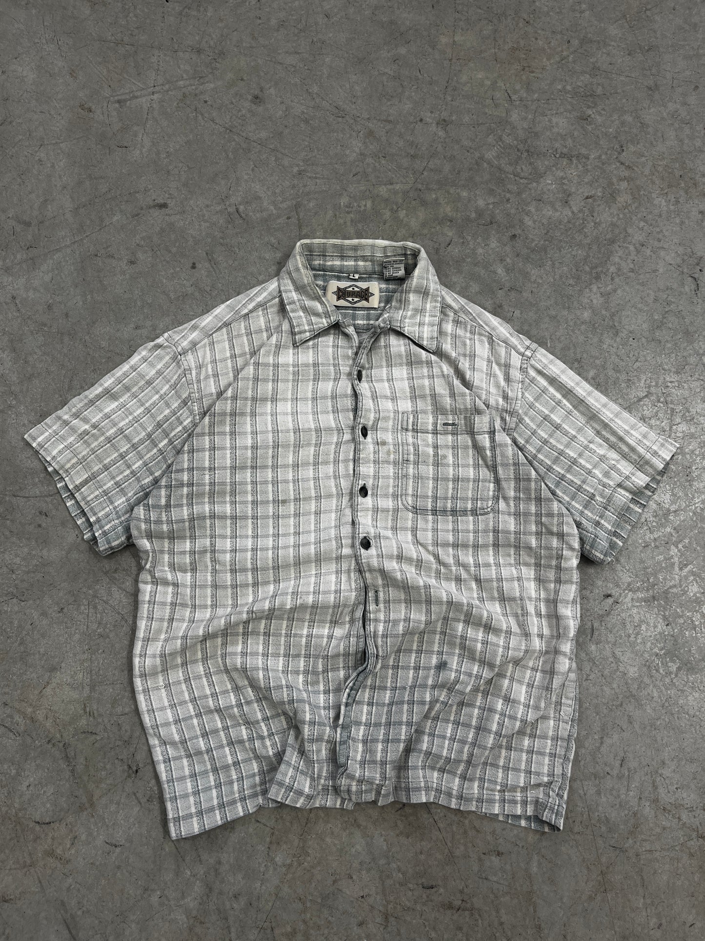 vintage shirt -L (missing 2 buttons, but can be repaired)