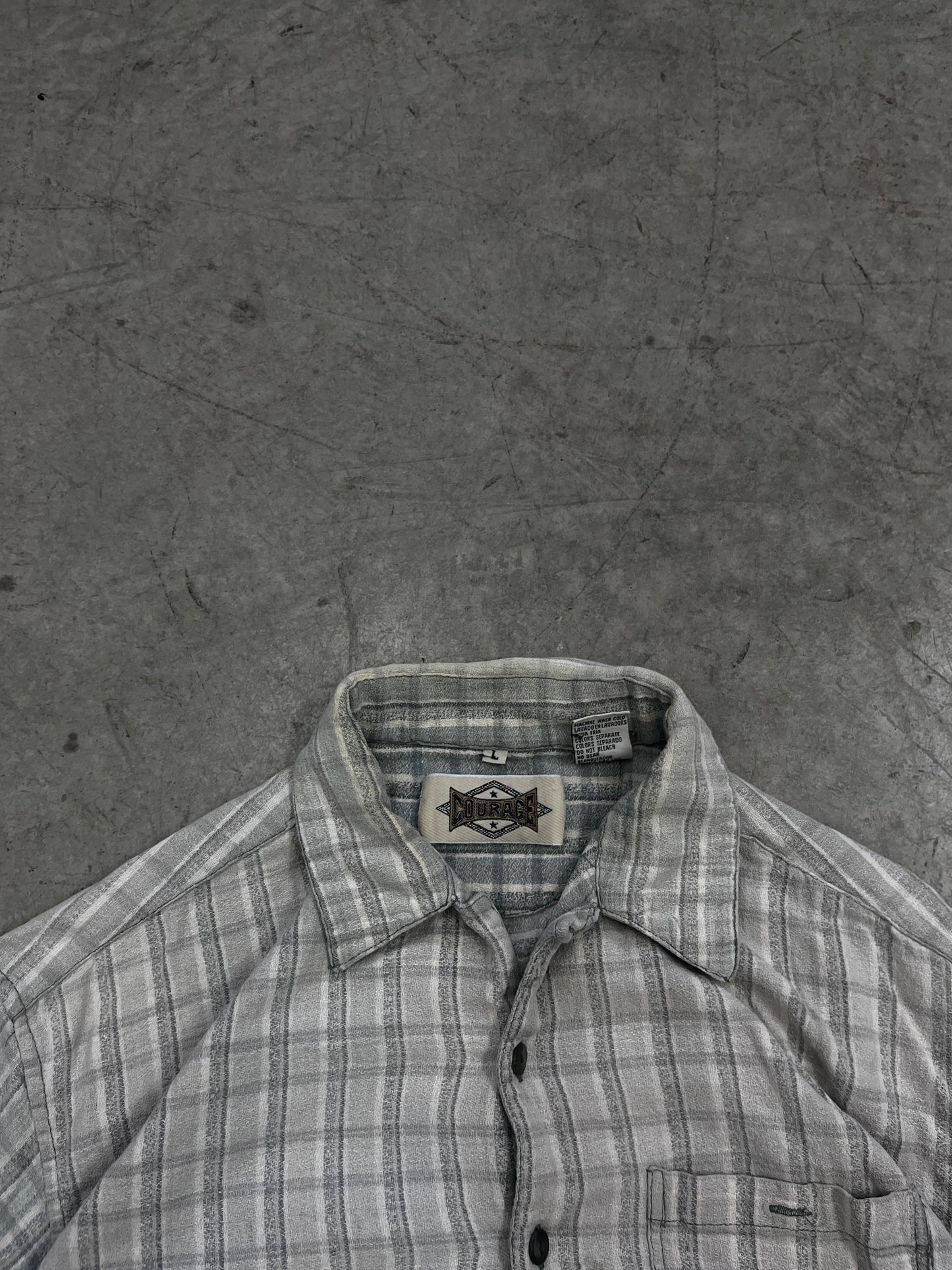vintage shirt -L (missing 2 buttons, but can be repaired)