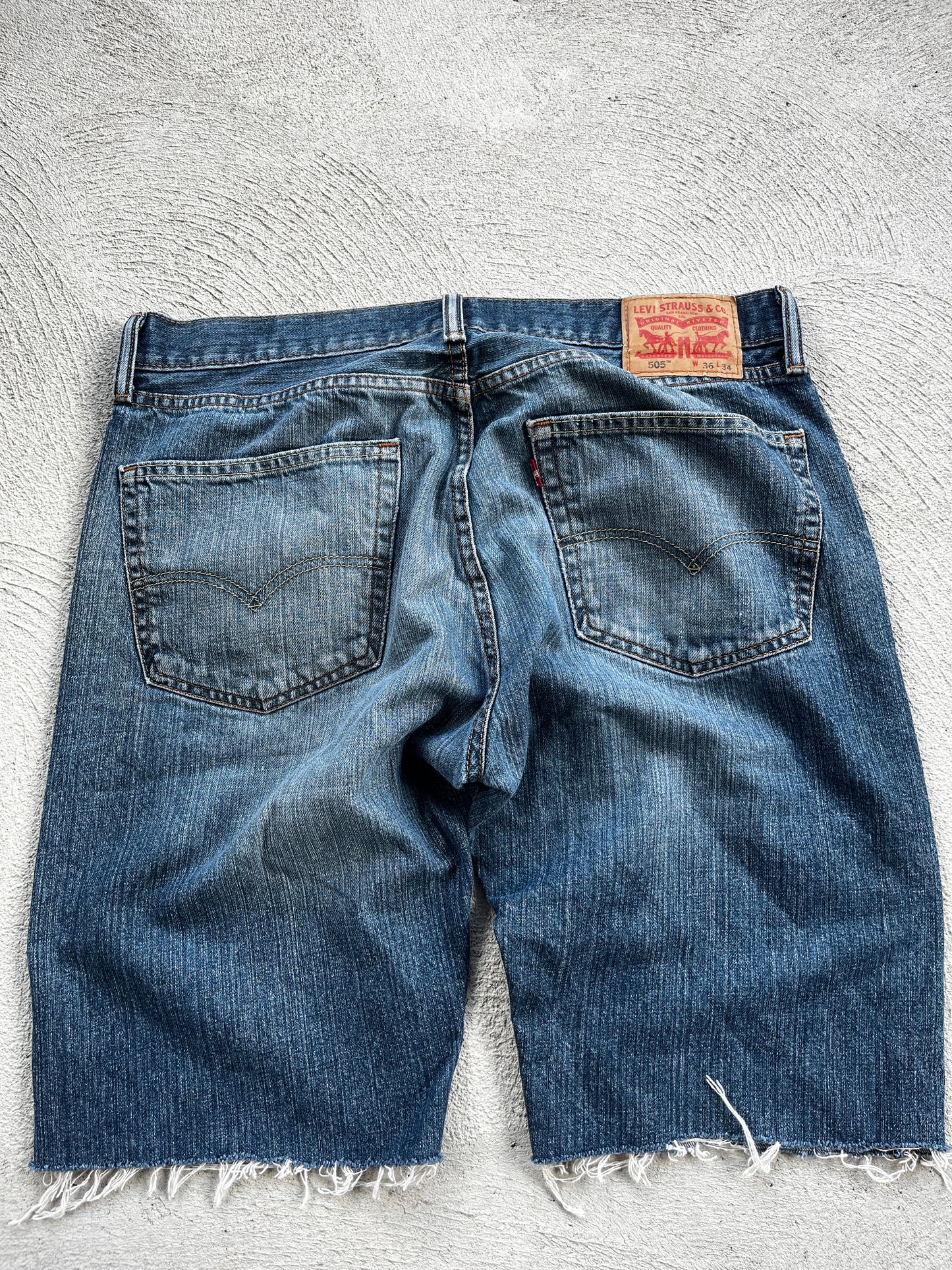 jorts levis -voir grandeur sur les photos