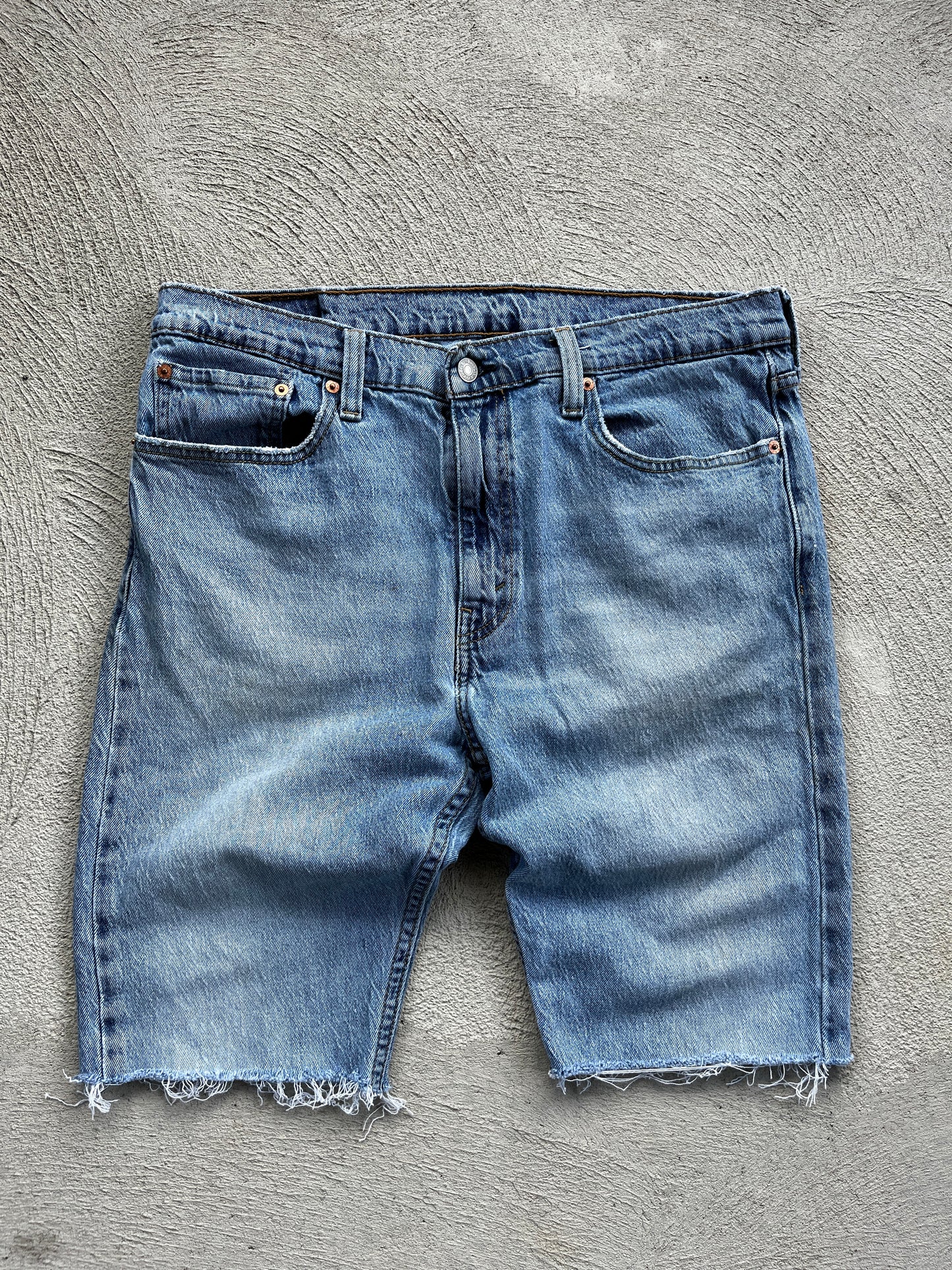 jorts levis -voir grandeur dans les photos