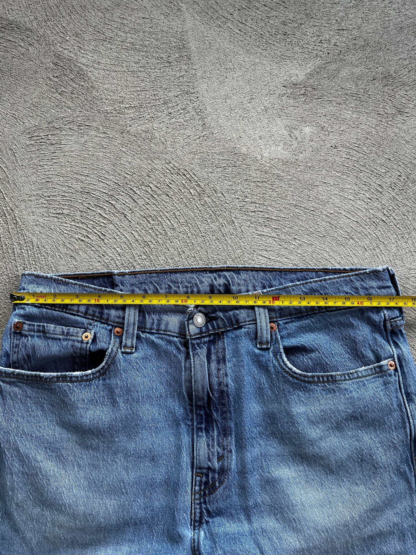 jorts levis -voir grandeur dans les photos