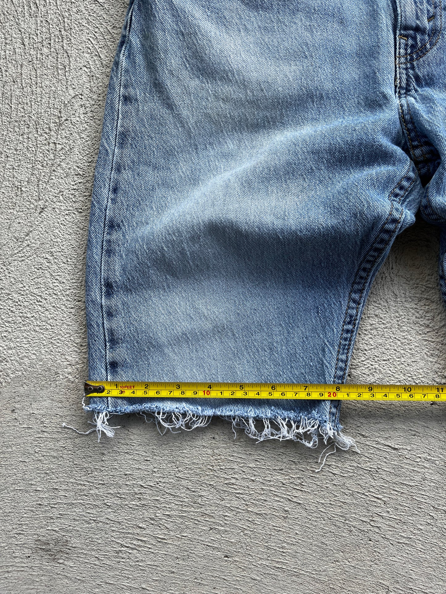 jorts levis -voir grandeur dans les photos