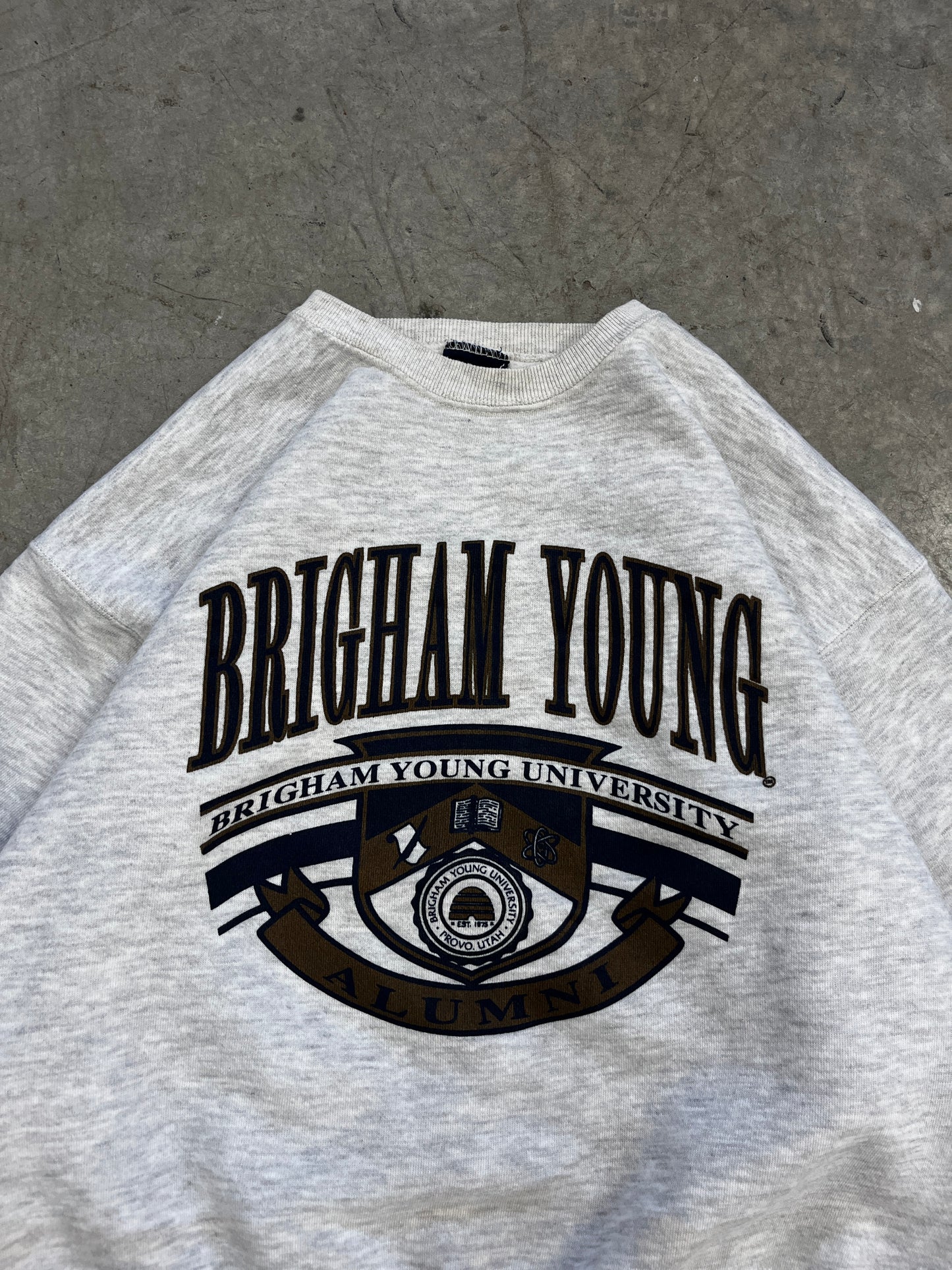 crewneck vintage brigham young -M